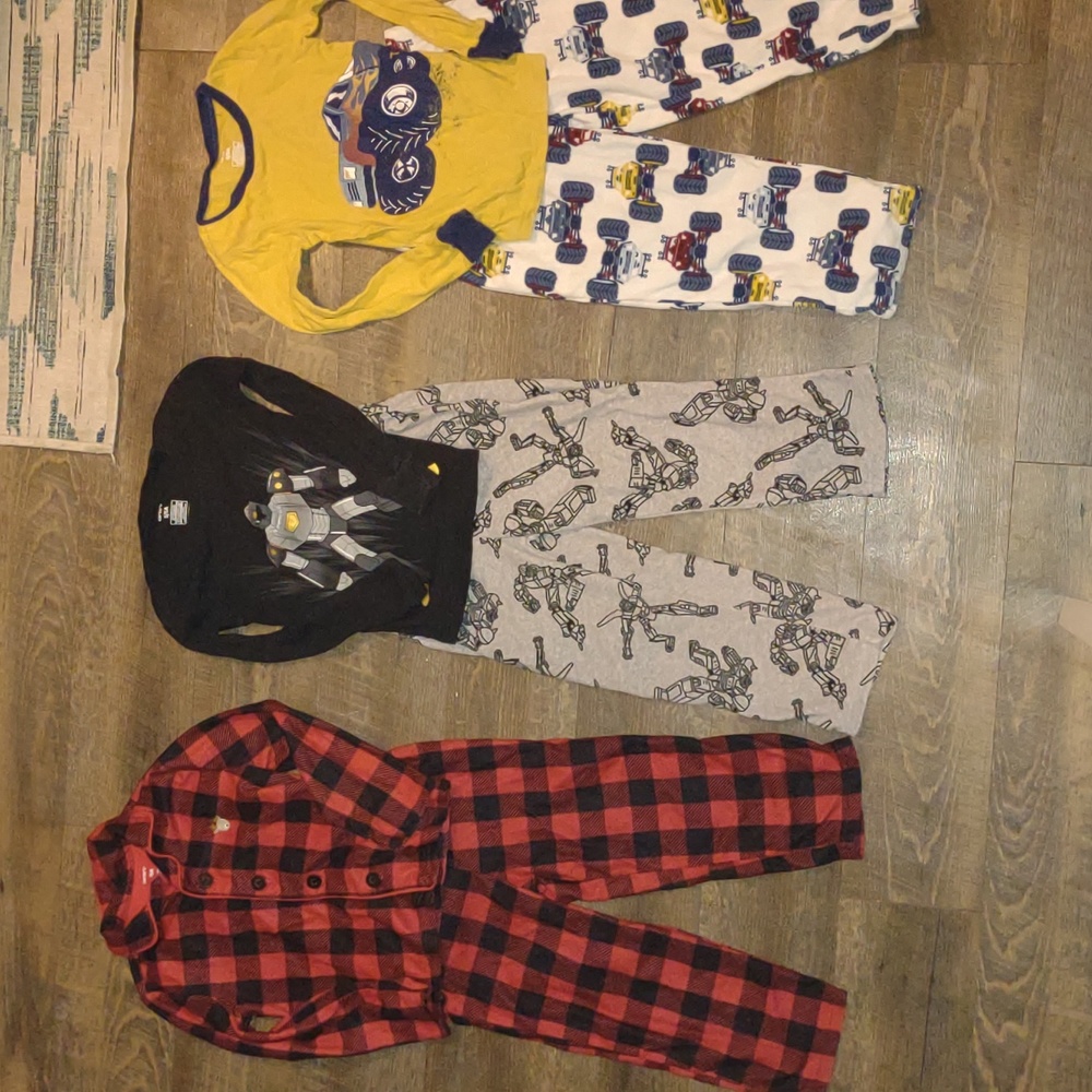 Boys size 5 pajamas